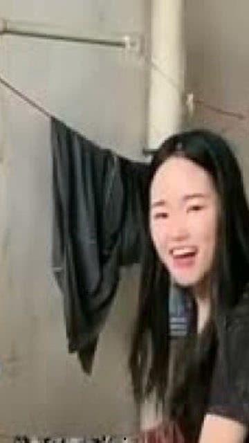 真实国产女子洗澡视频,国产女子浴室生活片段揭秘