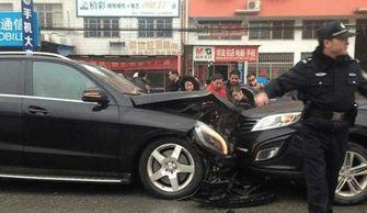 奔驰与国产车撞车视频,奔驰与国产车碰撞现场惊心动魄！